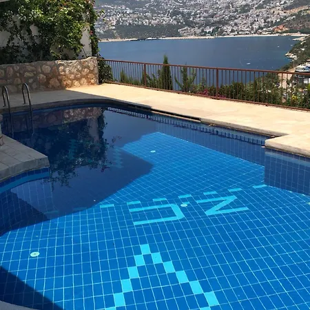 Zeyno Κας